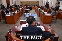  문화체육관광위원회 안건 상정하는 김교흥 위원장 [TF사진관]