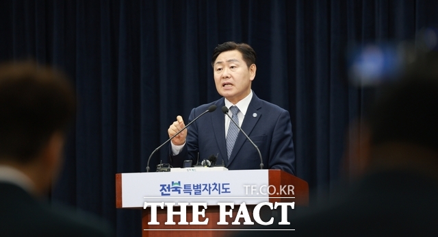 25일 전주시 완산구 효자동3가 전북도청 브리핑룸에서 김관영 전북도지사가 전북 조선산업 관련 기자회견을 갖고 있다. /전북도