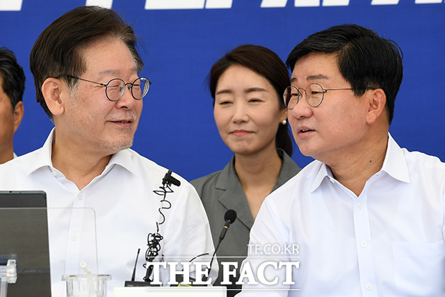 비명계로 분류되는 전해철 전 의원의 경우엔 경기 안산갑 국회의원 재보궐선거 출마 가능성이 거론된다. 사진은 2023년 9월 5일 당시 이재명 더불어민주당 대표의 무기한 단식 투쟁 천막을 찾은 전해철 의원. /남용희 기자