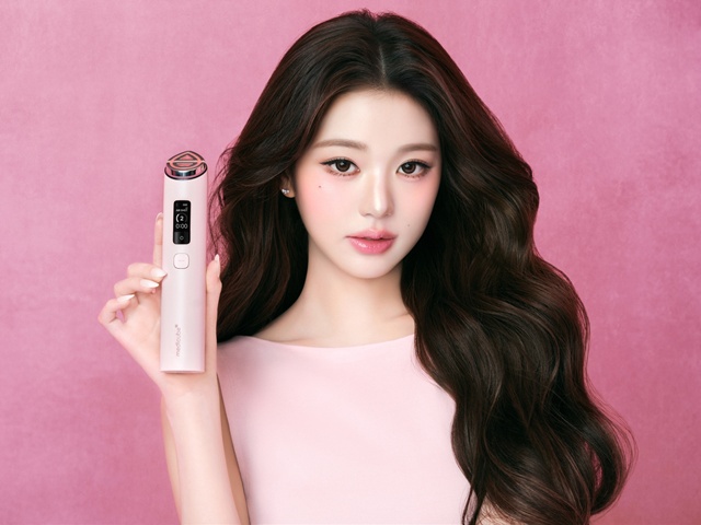 메디큐브 에이지알이 장원영과 함께한 광고 영상을 공개했다. /에이피알