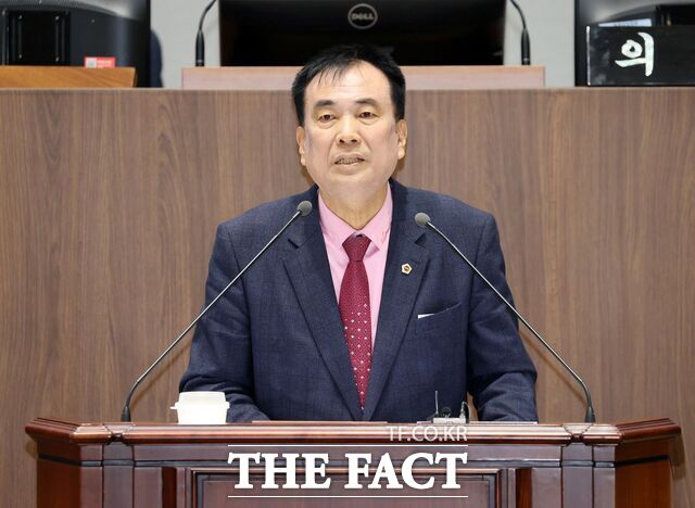 25일 열린 충남도의회 제365회 임시회 2차 본회의에서 방한일 의원이 도정질문을 진행하고 있다. /충남도의회