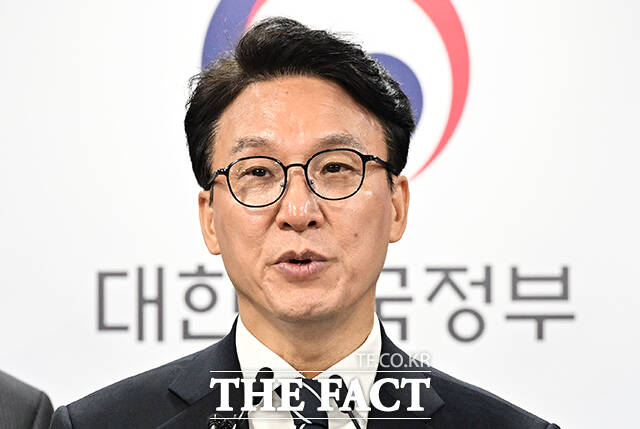 정부가 중동발(發) 경제 영향에 대응하기 위해 김민석 국무총리를 본부장으로 하는 '비상경제본부'를 본격 가동한다. 김 총리는 25일 관련 브리핑을 통해 