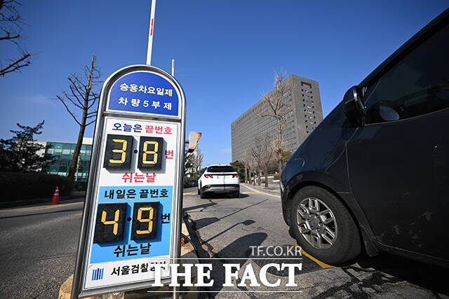 장애인이 사용하는 차량이나 임산부·미취학 아동이 동승한 차량, 전기·수소차는 제외된다.