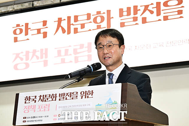 한병도 더불어민주당 원내대표가 25일 오후 서울 여의도 국회 의원회관 제2소회의실에서 열린 ‘한국 차 문화 발전을 위한 정책 포럼’에 참석해 개회사를 하고 있다. /국회=배정한 기자