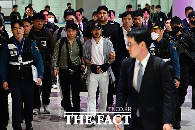 박왕열은 필리핀서 한국인 3명을 살해한 혐의로 수감돼 있으며 복역 중에도 국내에 마약 유통을 해온 것으로 전해졌다.