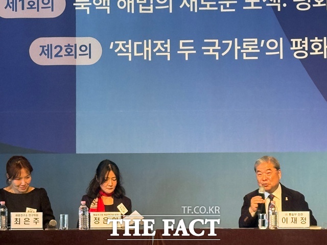 아울러 25일 ‘적대의 종식과 평화공존을 위한 한반도 정책의 패러다임 전환’을 주제로 한 통일부·통일연구원 공동학술회의 제2세션에서는 이재정 전 통일부 장관의 사회로 북한이 ‘적대적 두 국가론’을 내세운 상황에서의 교류·협력 방안이 주요 의제로 다뤄졌다. 사진은 이 전 장관이 발언하는 모습. /중구=정소영 기자