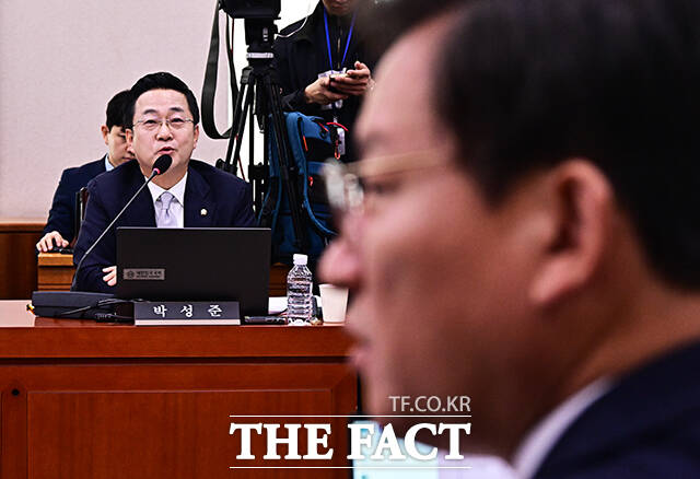 의사진행 발언하는 박성준 의원.