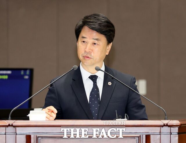 25일 충남도의회 제365회 임시회 2차 본회의에서 이상근 의원이 도정질문을 진행하고 있다. /충남도의회