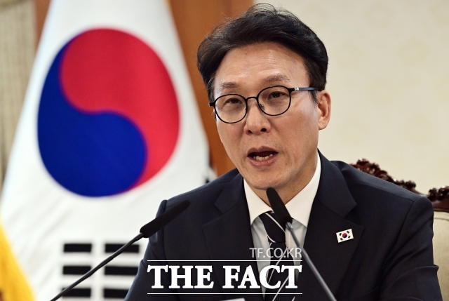 김민석 국무총리는 25일 정부서울청사에서 중동전쟁 비상경제 대응체계 브리핑을 열고 총리가 본부장을 맡는 비상경제본부를 본격 가동한다고 밝혔다. /임영무 기자