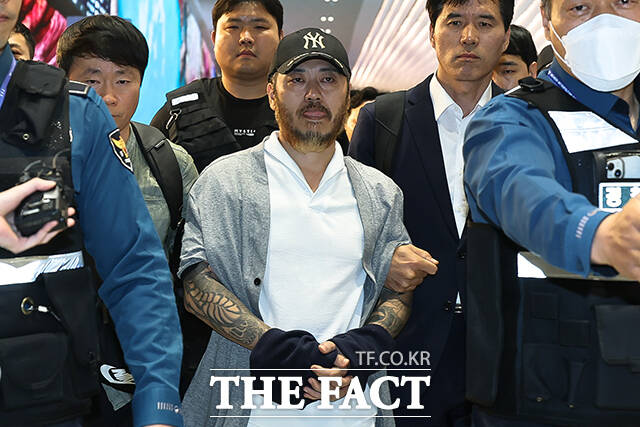 박왕열은 필리핀서 한국인 3명을 살해한 혐의로 수감돼 있으며 복역 중에도 국내에 마약 유통을 해온 것으로 전해졌다.