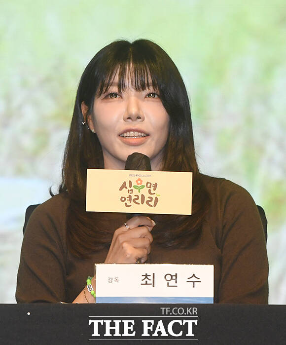 배우 박성웅(왼쪽)과 이수경이 25일 오후 서울 구로구 디큐브시티에서 열린 KBS2 새 미니시리즈 '심우면 연리리' 제작발표회에 참석해 포즈를 취하고 있다. /박상민 기자