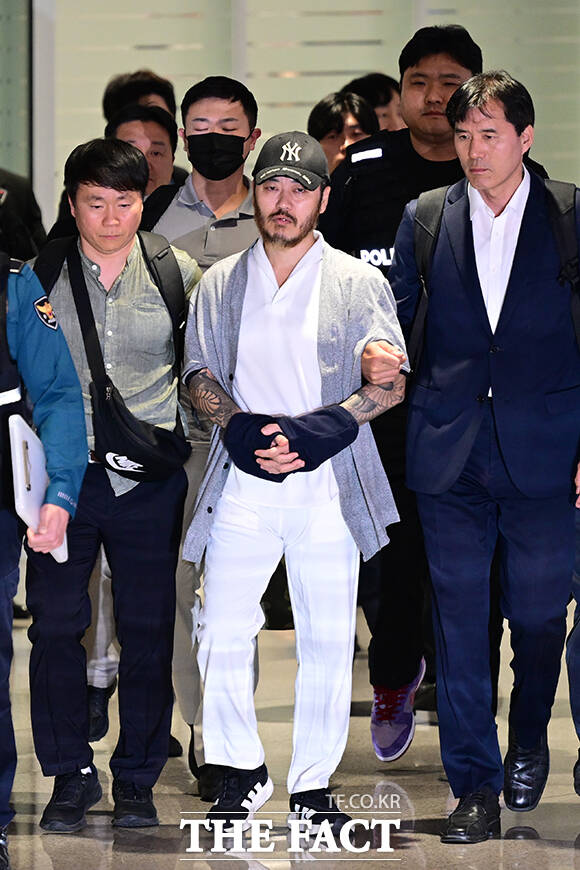 박왕열은 필리핀서 한국인 3명을 살해한 혐의로 수감돼 있으며 복역 중에도 국내에 마약 유통을 해온 것으로 전해졌다.