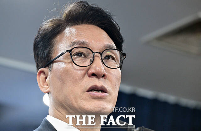 김민석 국무총리가 25일 오전 서울 종로구 정부서울청사에서 비상경제 대응체계 관련 브리핑을 하고 있다. /임영무 기자