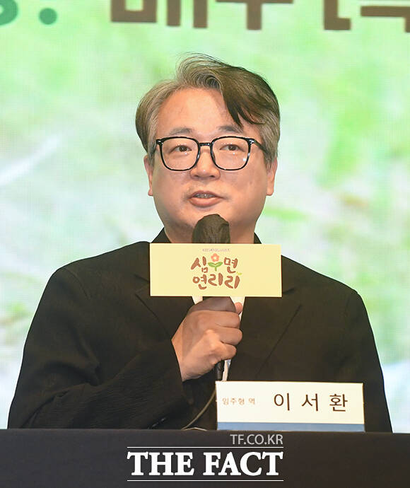 배우 박성웅(왼쪽)과 이수경이 25일 오후 서울 구로구 디큐브시티에서 열린 KBS2 새 미니시리즈 '심우면 연리리' 제작발표회에 참석해 포즈를 취하고 있다. /박상민 기자