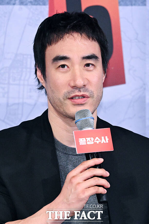 배우 배성우가 25일 오후 서울 용산구 CGV 용산아이파크몰에서 열린 영화 ‘끝장수사’ 언론배급시사회 및 기자간담회에 참석해 
