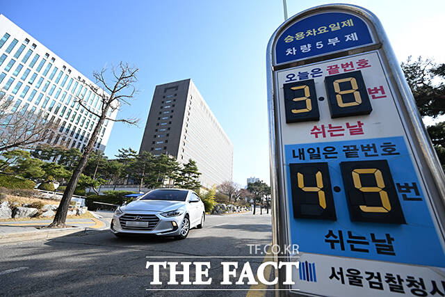 장애인이 사용하는 차량이나 임산부·미취학 아동이 동승한 차량, 전기·수소차는 제외된다.