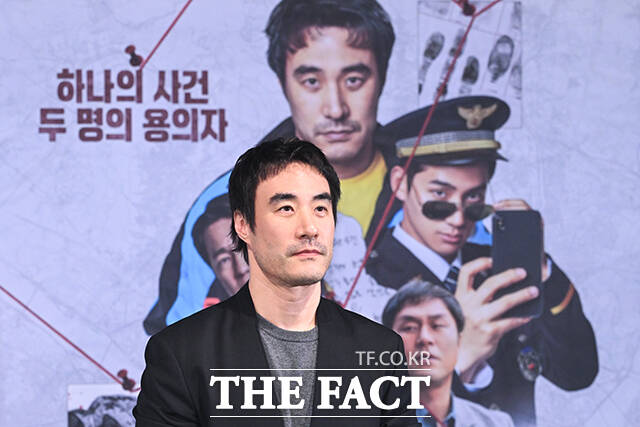 배우 배성우가 25일 오후 서울 용산구 CGV 용산아이파크몰에서 열린 영화 ‘끝장수사’ 언론배급시사회 및 기자간담회에 참석해 인사말을 하고 있다. /서예원 기자