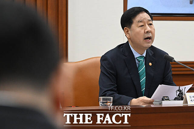 구윤철 부총리 겸 재정경제부 장관이 25일 오전 서울 종로구 정부서울청사에서 열린 국가창업시대 전략회의에 참석해 모두발언을 하고 있다. /김성렬 기자