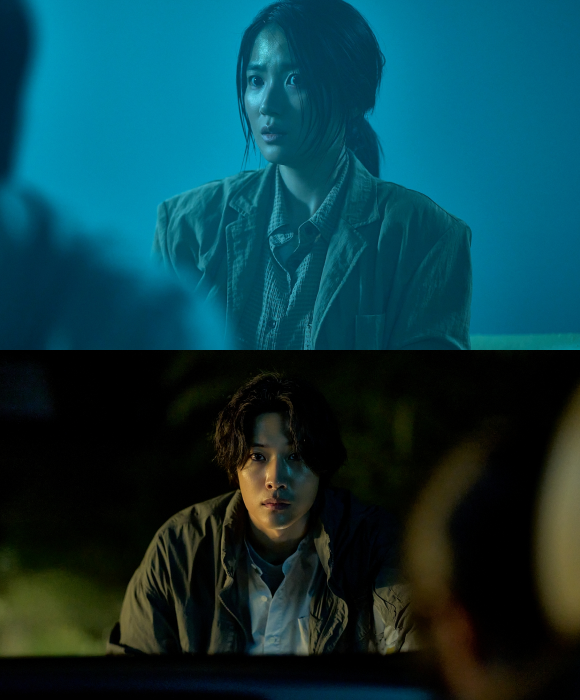 김혜윤(위쪽)은 감정을 죽이면서도 흔들리지 않는 이성적인 인물을 눈빛과 호흡만으로 자연스럽게 그려낸다. /쇼박스