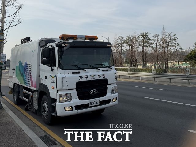 도로 재비산먼지 저감 분진흡입차 운행 /오산시