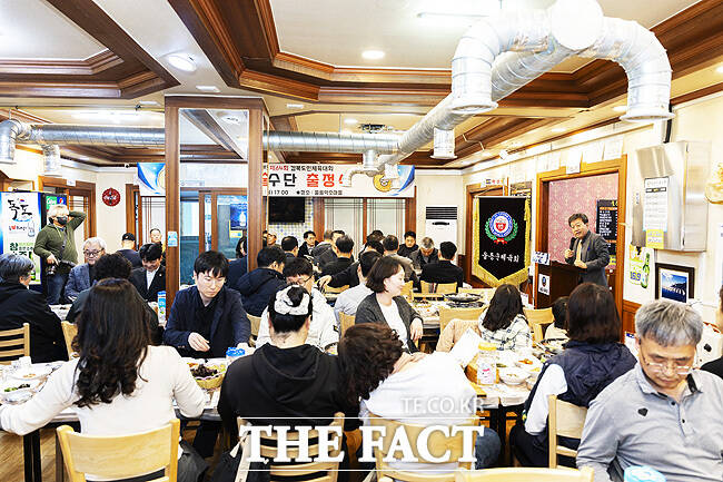 울릉군 체육회 선수단이 제64회 경북도민체육대회 출정식에서 독도 수호 정신을 발휘해 정정당당하게 경기에 임할 것을 결의했다. /울릉군