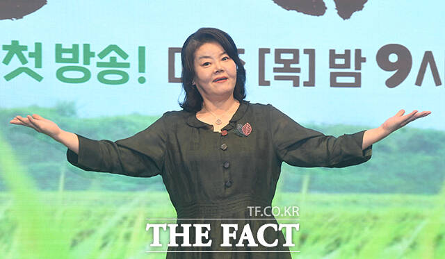 포즈 취하는 배우 남권아.