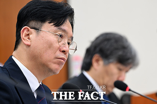 의원질의에 답하는 김영훈 고용노동부 장관.