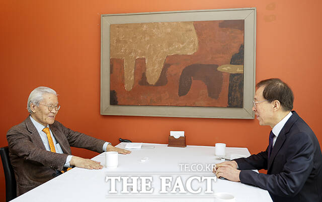 김진 전 중앙일보 논설위원, 정규재 한국경제신문 상임고문, 이석연 국민통합위원장, 조갑제 전 월간조선 편집장(왼쪽부터). /국민통합위원회