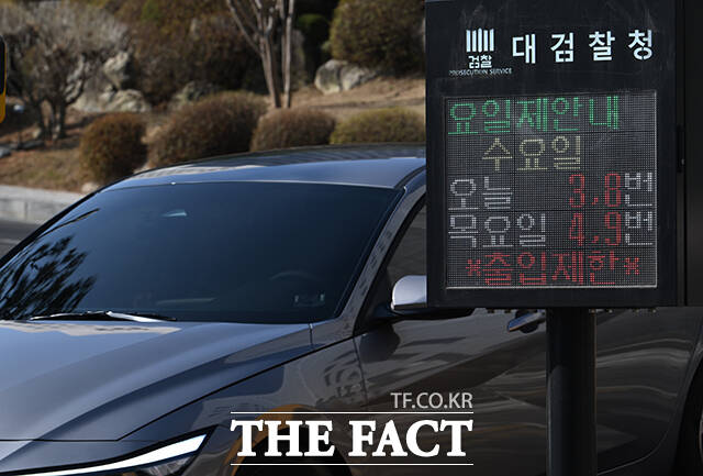 장애인이 사용하는 차량이나 임산부·미취학 아동이 동승한 차량, 전기·수소차는 제외된다.