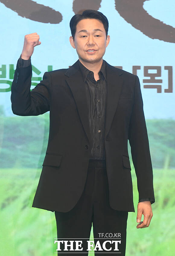 배우 박성웅이 25일 오후 서울 구로구 디큐브시티에서 열린 KBS2 새 미니시리즈 '심우면 연리리' 제작발표회에 참석해 포즈를 취하고 있다. /박상민 기자