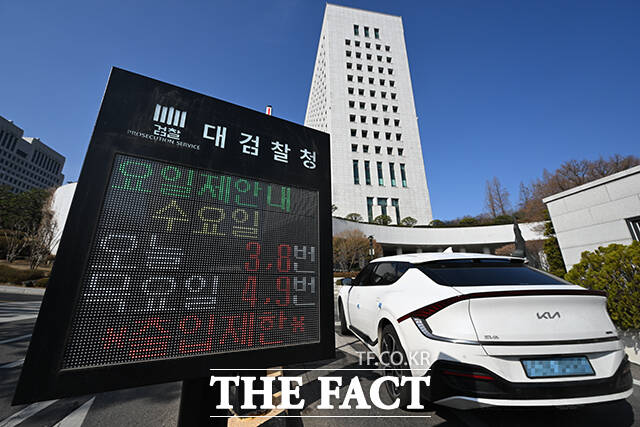 장애인이 사용하는 차량이나 임산부·미취학 아동이 동승한 차량, 전기·수소차는 제외된다.