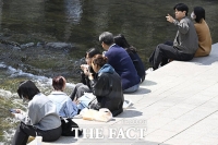  CEO-직원 연봉 격차 21배 넘어…유통 39배 '최대'