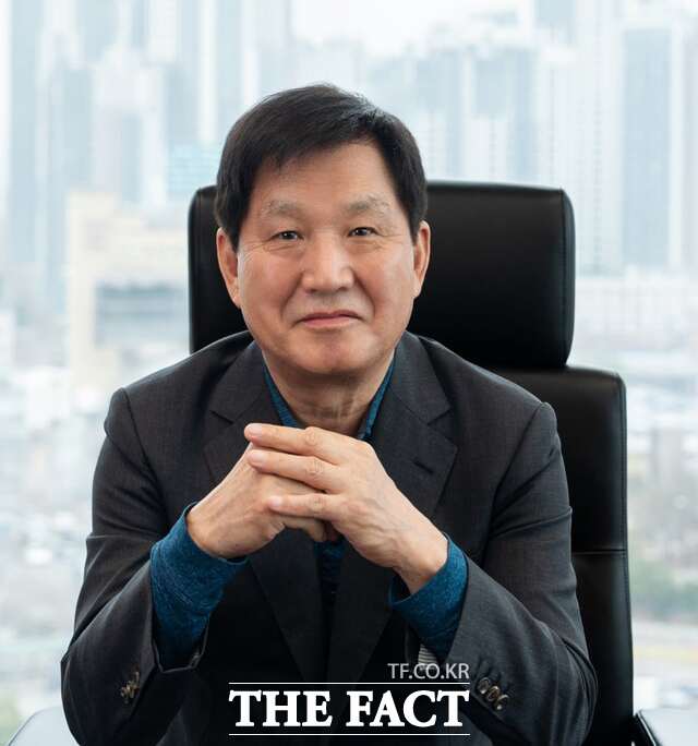 김익래(사진) 전 다우키움그룹 회장의 공개매수로 최근 사람인 주가가 급등했지만, 본업 경쟁력 약화와 실적 둔화 속 구조적 한계가 여전한 가운데 비채용 영역 확장에도 반등 가능성은 불투명하다는 평가가 나온다. /키움증권