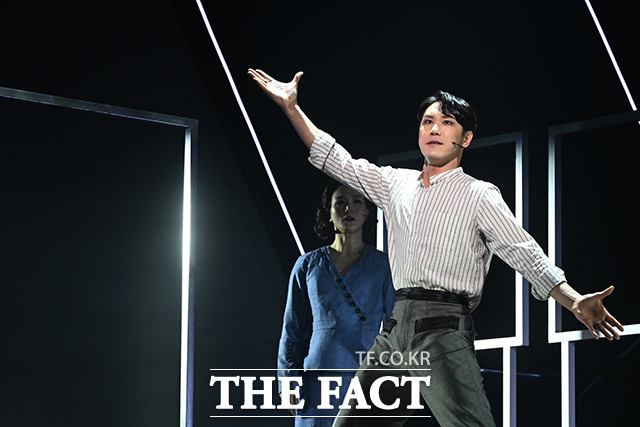 배우 조형균, 김민철, 김선영, 박혜나, 린아, 손승연, 김혜미, 김우형(왼쪽부터)이 26일 오후 서울 강남구 코엑스아티움 우리은행홀에서 열린 뮤지컬 '렘피카' 프레스콜 행사에서 포토타임을 갖고 있다. /김성렬 기자