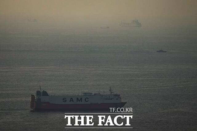 정부가 호르무즈 해협 봉쇄에 따른 원유 수급 문제를 해결하기 위해 총력을 기울이고 있지만 나프타 공급 불안은 쉽게 해소되지 않을 전망이다. /AP.뉴시스