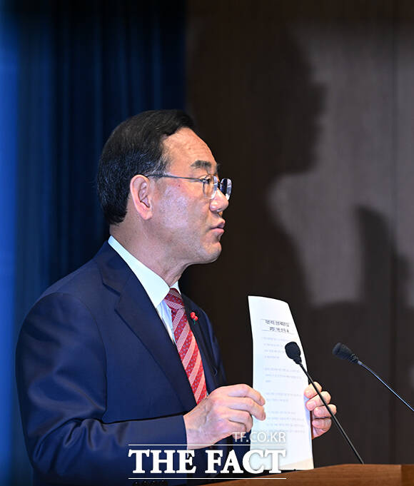 국민의힘 대구시장 후보 경선에서 '컷오프'된 주호영 국회부의장이 26일 오후 서울 여의도 국회 소통관에서 기자회견을 열고 가처분 신청 취지 및 경선 관련 입장을 발표하고 있다. /국회=서예원 기자