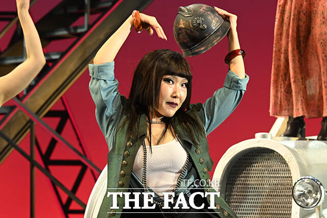 배우 조형균, 김민철, 김선영, 박혜나, 린아, 손승연, 김혜미, 김우형(왼쪽부터)이 26일 오후 서울 강남구 코엑스아티움 우리은행홀에서 열린 뮤지컬 '렘피카' 프레스콜 행사에서 포토타임을 갖고 있다. /김성렬 기자