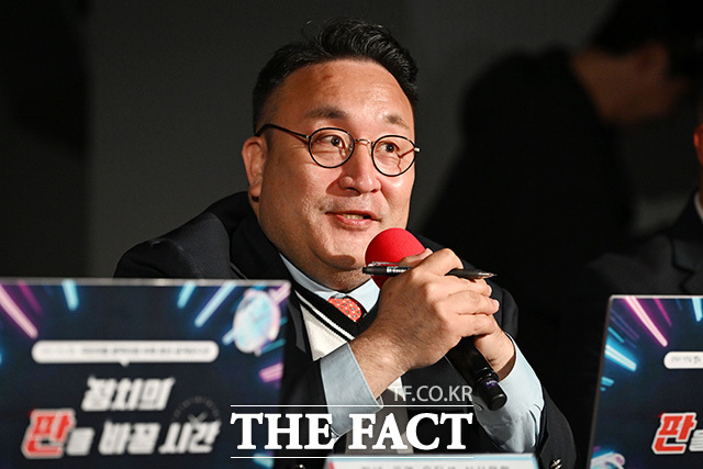 국민의힘 청년 공개 오디션 심사위원을 맡은 방송인 이혁재가 26일 오후 서울 여의도 국민의힘 중앙당사에서 열린 광역의원 청년 공개 오디션에 참석해 발언을 하고 있다. /남용희 기자