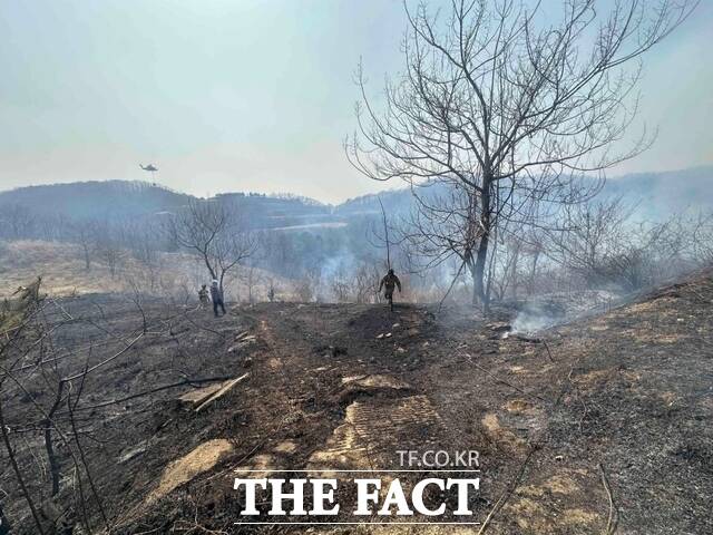 26일 오후 1시 26분쯤 발생한 임실군 관촌면 신전리 산불이 진화돼 잔불 정리 중이다. /전북도
