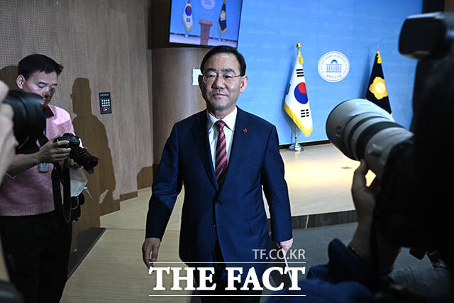 국민의힘 대구시장 후보 경선에서 '컷오프'된 주호영 국회부의장이 26일 오후 서울 여의도 국회 소통관에서 기자회견을 열고 가처분 신청 취지 및 경선 관련 입장을 발표하고 있다. /국회=서예원 기자