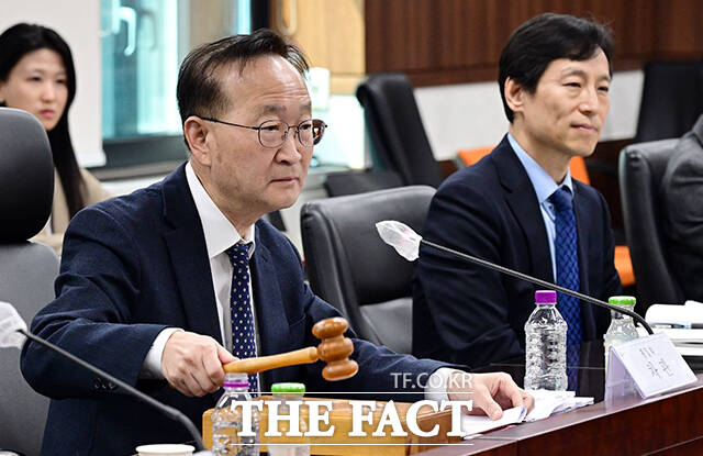 김남중 통일부 차관이 26일 오후 서울 종로구 정부서울청사에서 열린 북한이탈주민 보호 및 정착지원협의회 전체회의에 참석해 모두발언을 하고 있다. /임영무 기자