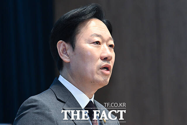 박수민 국민의힘 의원이 26일 오전 서울 여의도 국회 소통관에서 기자회견을 열고 서울시장 출마 선언을 하고 있다. /국회=서예원 기자