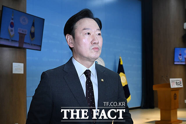 박수민 국민의힘 의원이 26일 오전 서울 여의도 국회 소통관에서 기자회견을 열고 서울시장 출마 선언을 하고 있다. /국회=서예원 기자