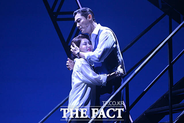 배우 조형균, 김민철, 김선영, 박혜나, 린아, 손승연, 김혜미, 김우형(왼쪽부터)이 26일 오후 서울 강남구 코엑스아티움 우리은행홀에서 열린 뮤지컬 '렘피카' 프레스콜 행사에서 포토타임을 갖고 있다. /김성렬 기자