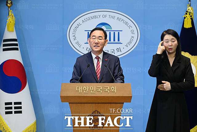 국민의힘 대구시장 후보 경선에서 '컷오프'된 주호영 국회부의장이 26일 오후 서울 여의도 국회 소통관에서 기자회견을 열고 가처분 신청 취지 및 경선 관련 입장을 발표하고 있다. /국회=서예원 기자