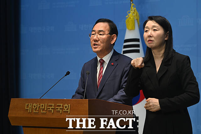 국민의힘 대구시장 후보 경선에서 '컷오프'된 주호영 국회부의장이 26일 오후 서울 여의도 국회 소통관에서 기자회견을 열고 가처분 신청 취지 및 경선 관련 입장을 발표하고 있다. /국회=서예원 기자