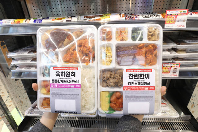 이마트24가 도시락의 고기를 국내산 한돈 냉장육으로 변경하고, 제조 공정에도 변화를 주어 도시락의 맛과 품질 개선에 나섰다. /이마트24