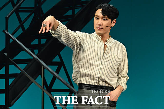 마리네티 역을 맡은 배우 조형균.