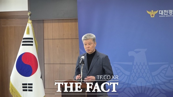 조대현 대전경찰청 광역범죄수사대장이 26일 대전 안전공업 화재 참사와 관련한 수사 현황에 대해 브리핑하고 있다. /정예준 기자