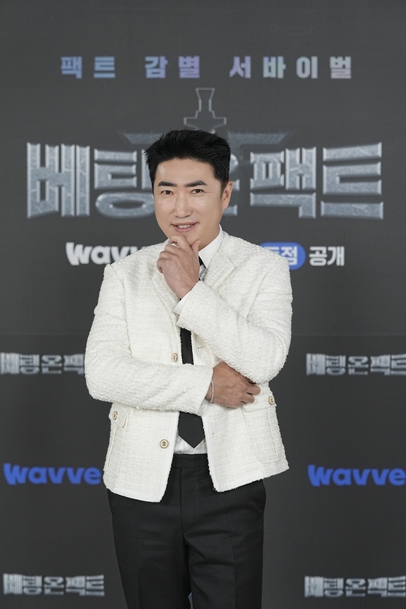서바이벌 4회 우승 경험이 있는 방송인 장동민이 웨이브 새 오리지널 예능 '베팅 온 팩트'에 출연한다. /웨이브